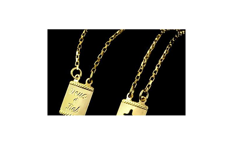 Escapulários de ouro voltam com tudo e ganham releitura moderna em 2026