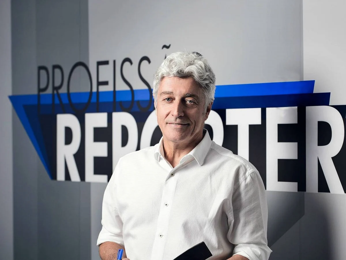 Coração com a mão e míssil no ar: Caco Barcellos flagra outdoor com sinal de amor a foguete no Irã