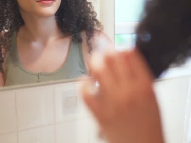 Saúde Capilar e Ginecológica: Como o Cuidado com o Corpo Inteiro Faz a Diferença