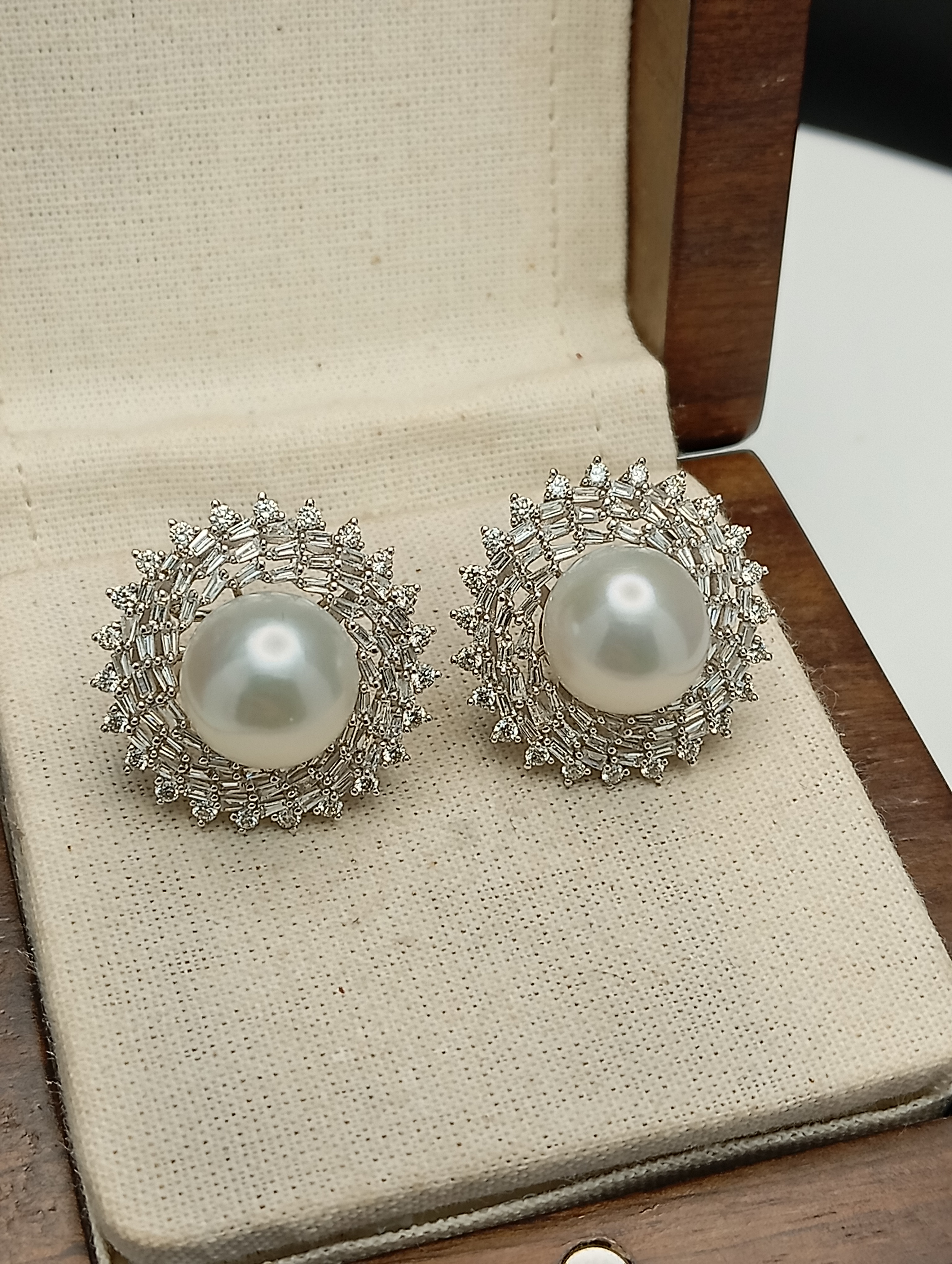 Joalheria Jaqueline Chagas: Símbolos de Fé e Identidade