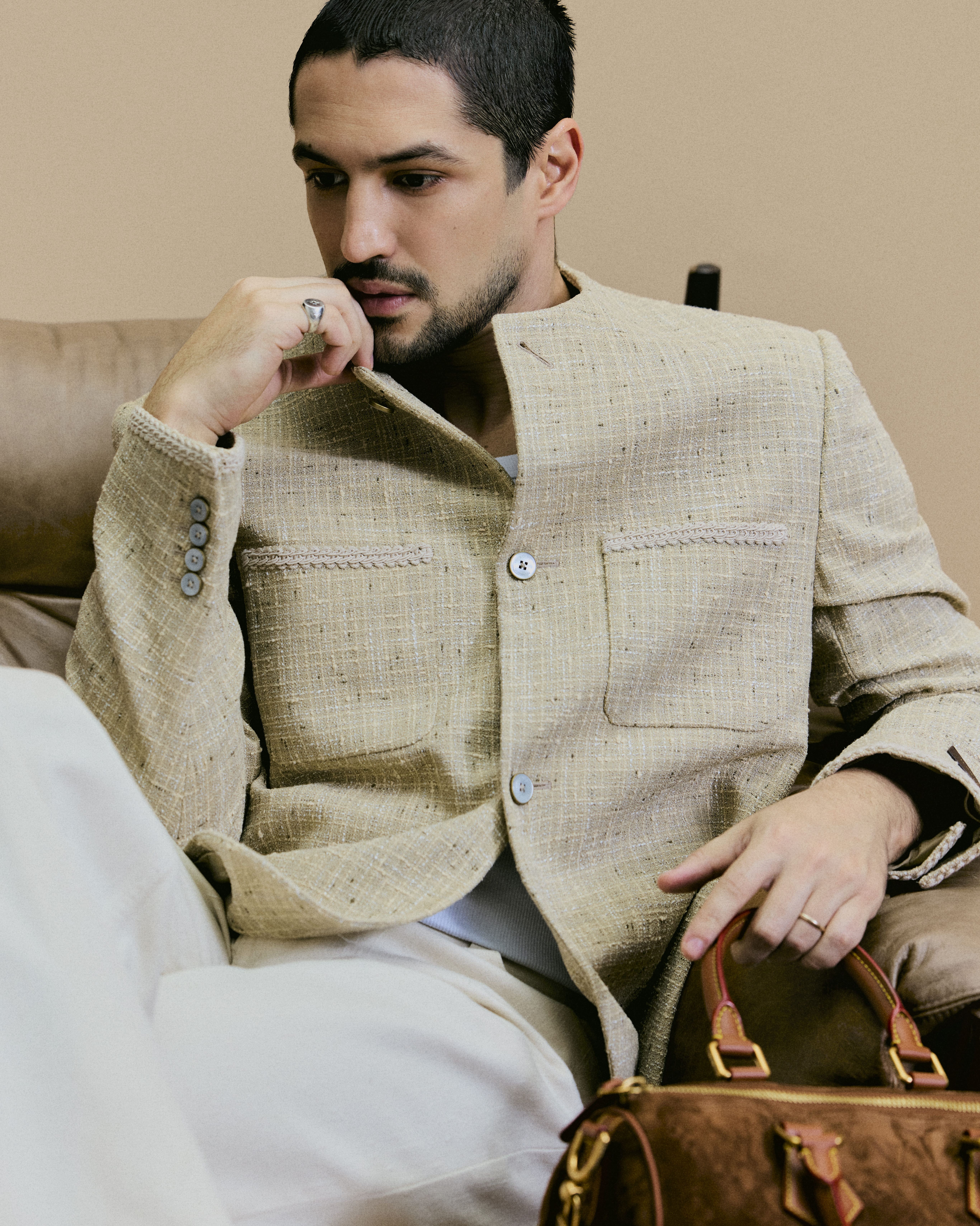 Gabriel Leone: Um Novo Amigo da Louis Vuitton