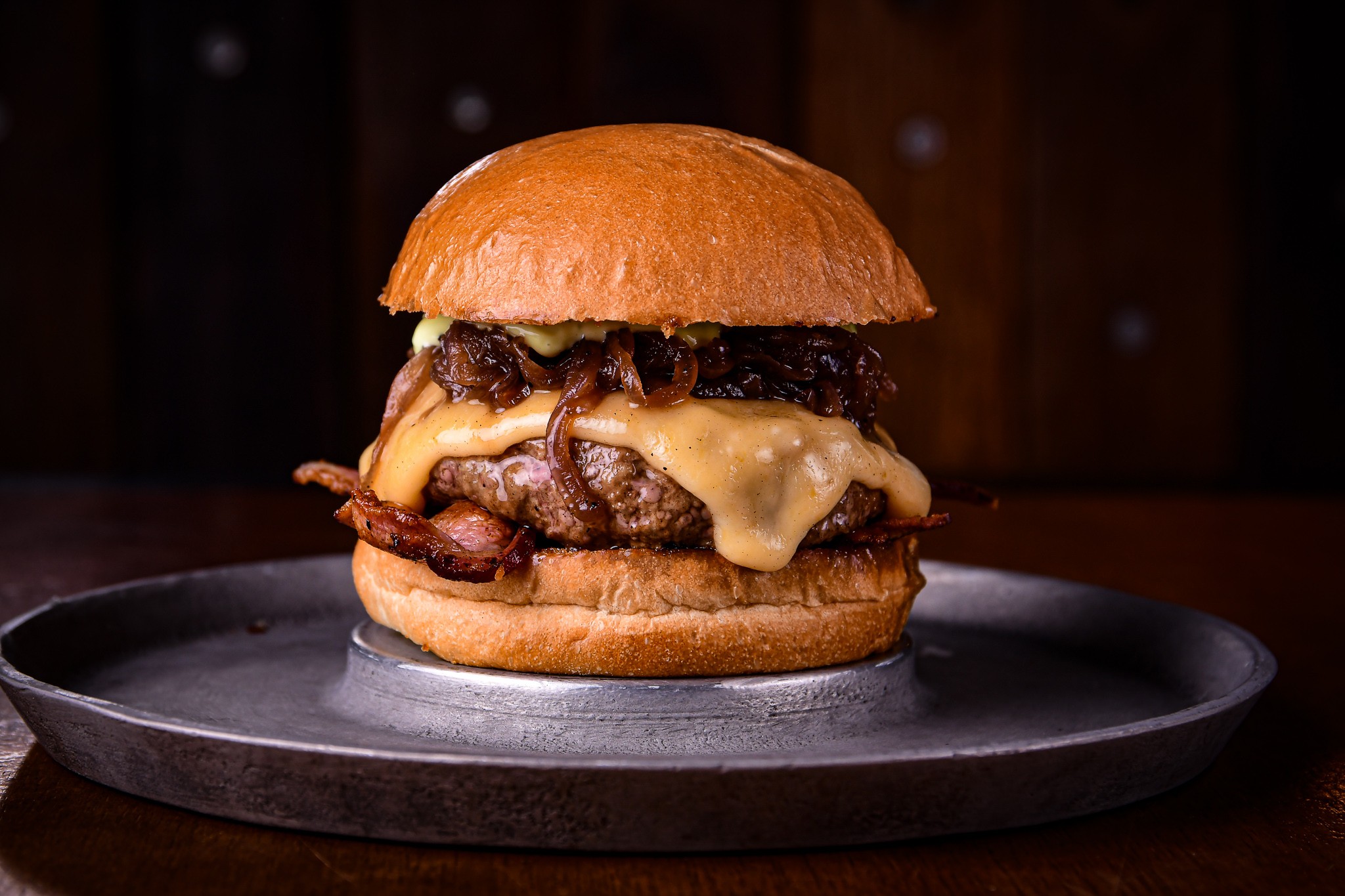 A Arte de Fazer um Hambúrguer Artesanal: Uma Experiência Gourmet em Casa