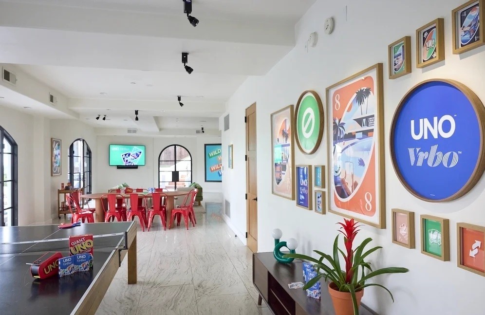 Uma Casa Temática que Celebrar o Jogo Uno