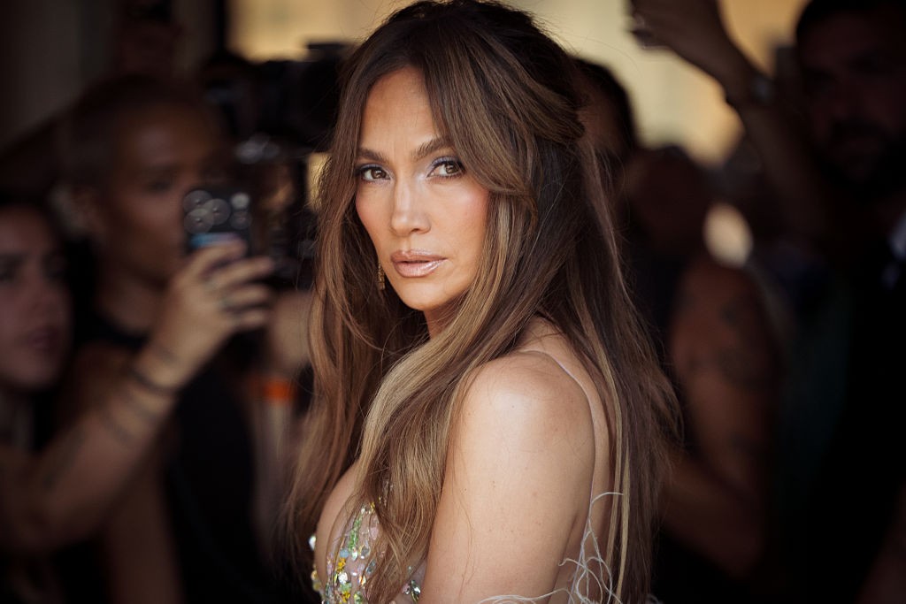 Comemoração de Jennifer Lopez em Paris: Um Evento de Glamour e Estilo