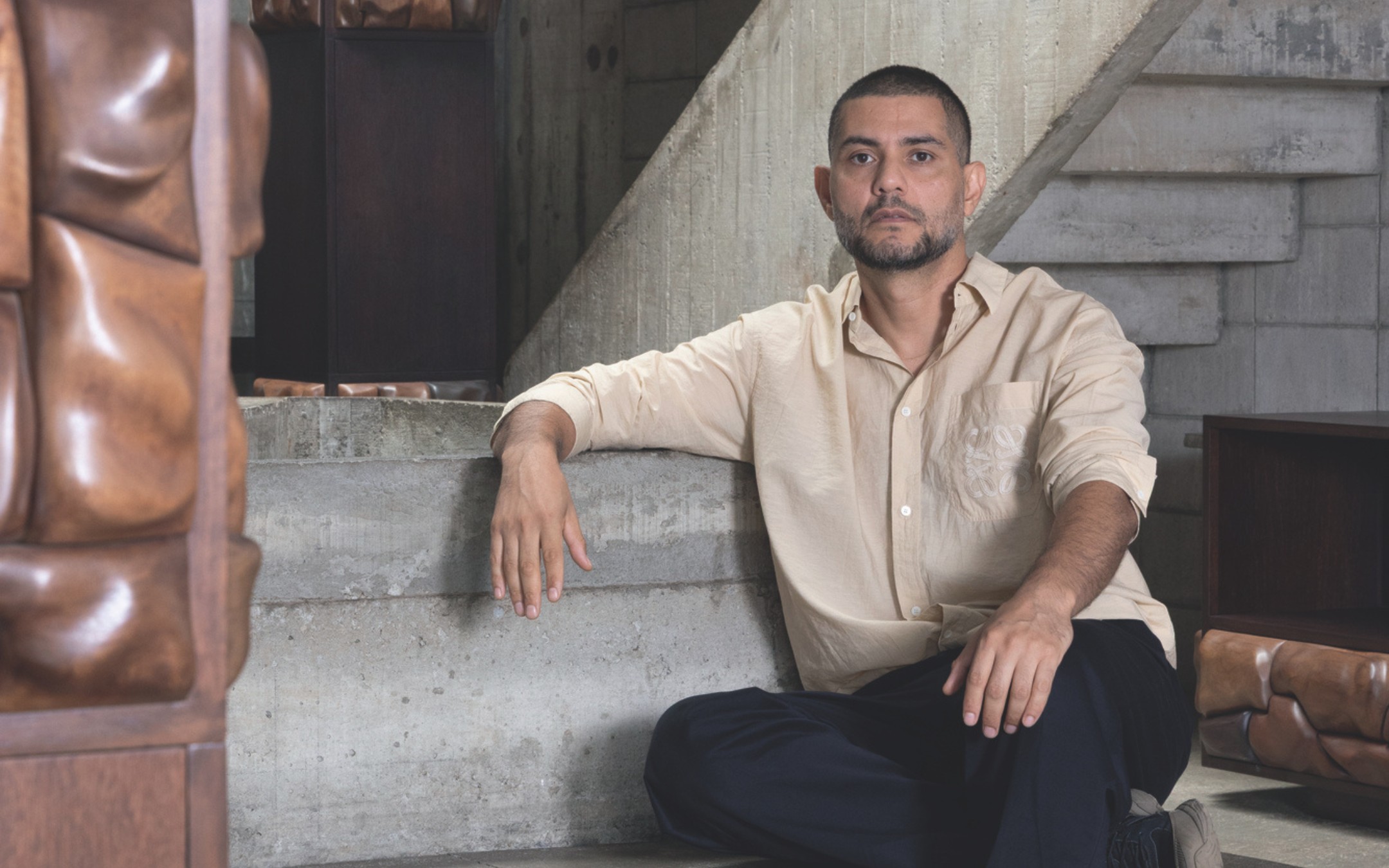 Cristián Mohaded: A Arte de Transformar Descartes em Móveis Escultóricos