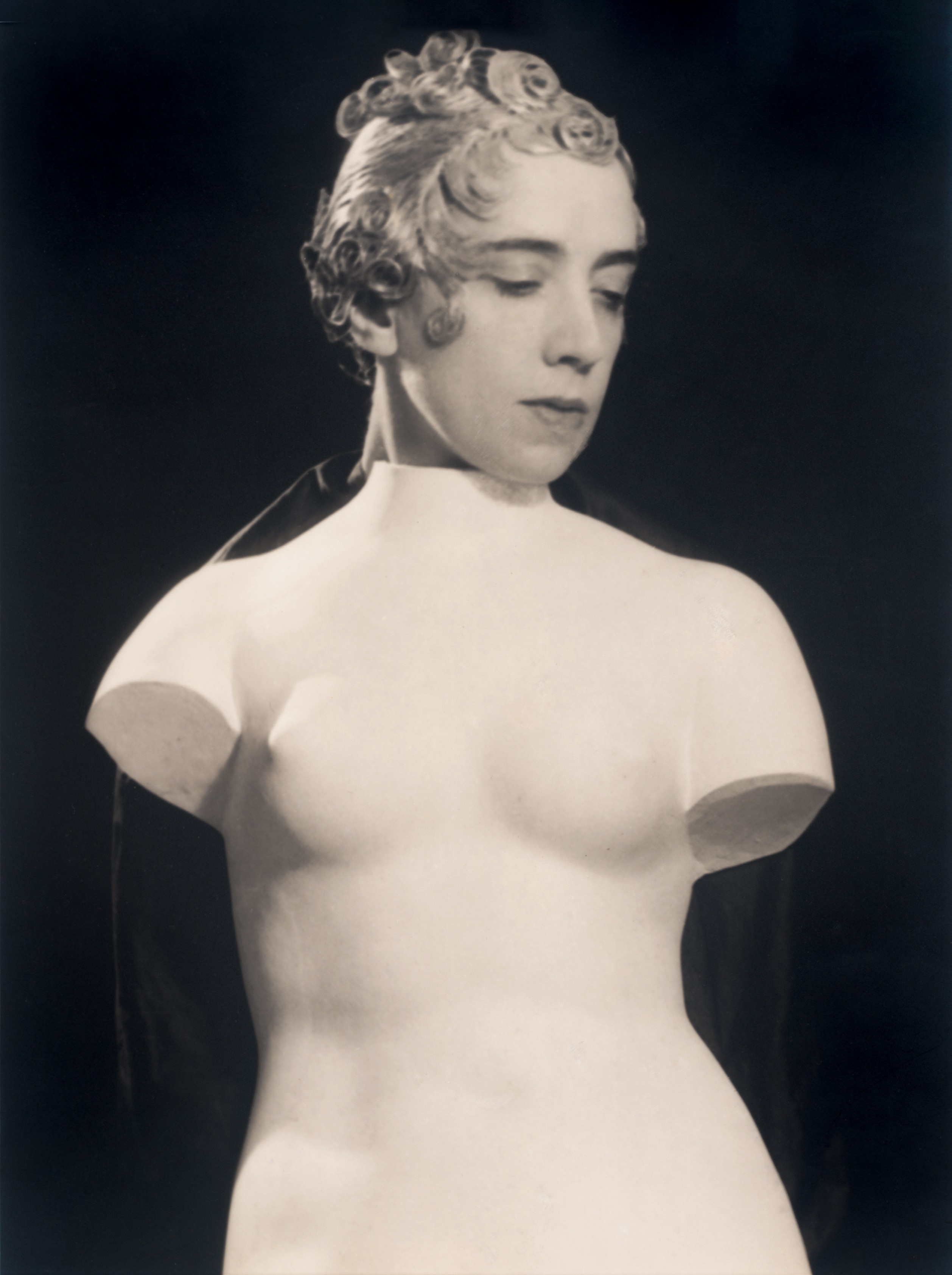 A Moda como Forma de Arte: A Exposição de Schiaparelli no Victoria and Albert Museum