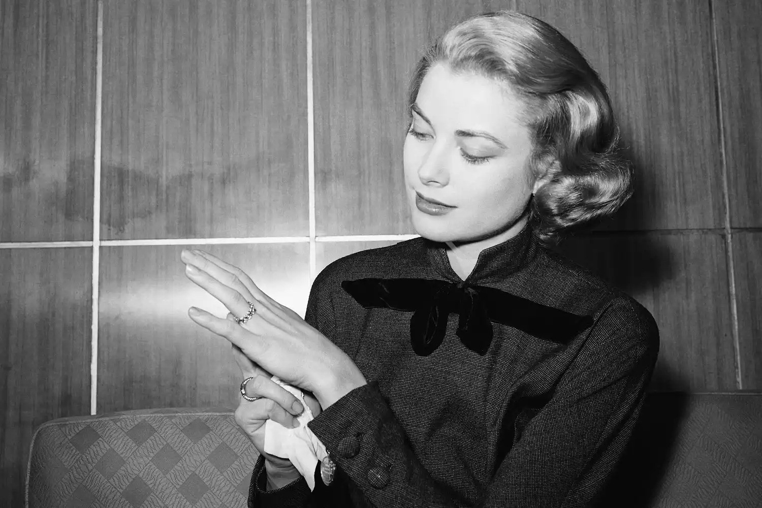 As Joias Icônicas de Grace Kelly: Um Legado Brilhante