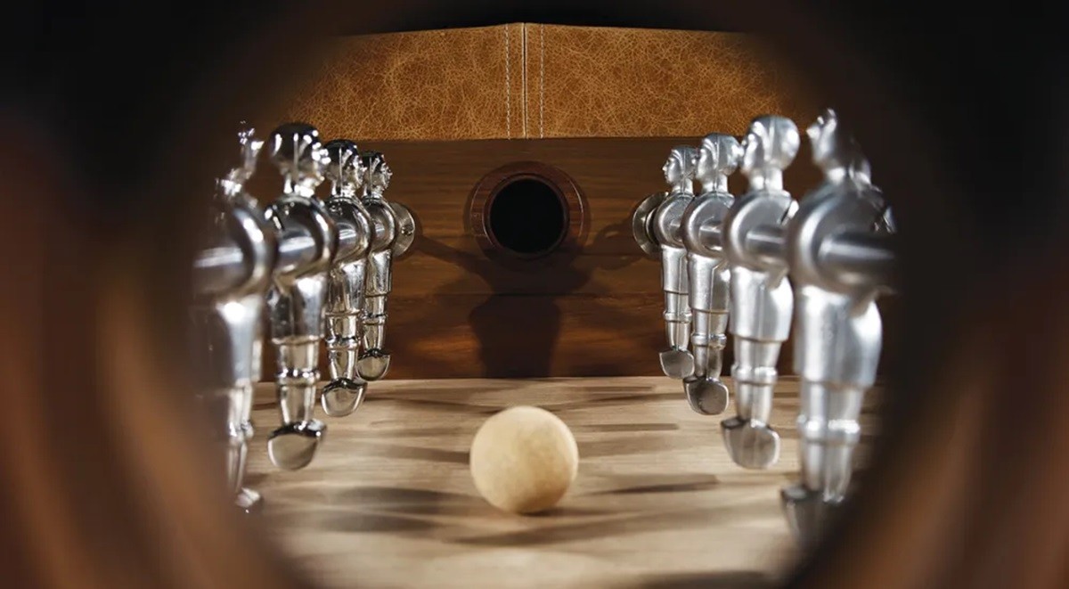 A Elegância do Jogo: A Mesa de Pebolim que Transcende o Luxo