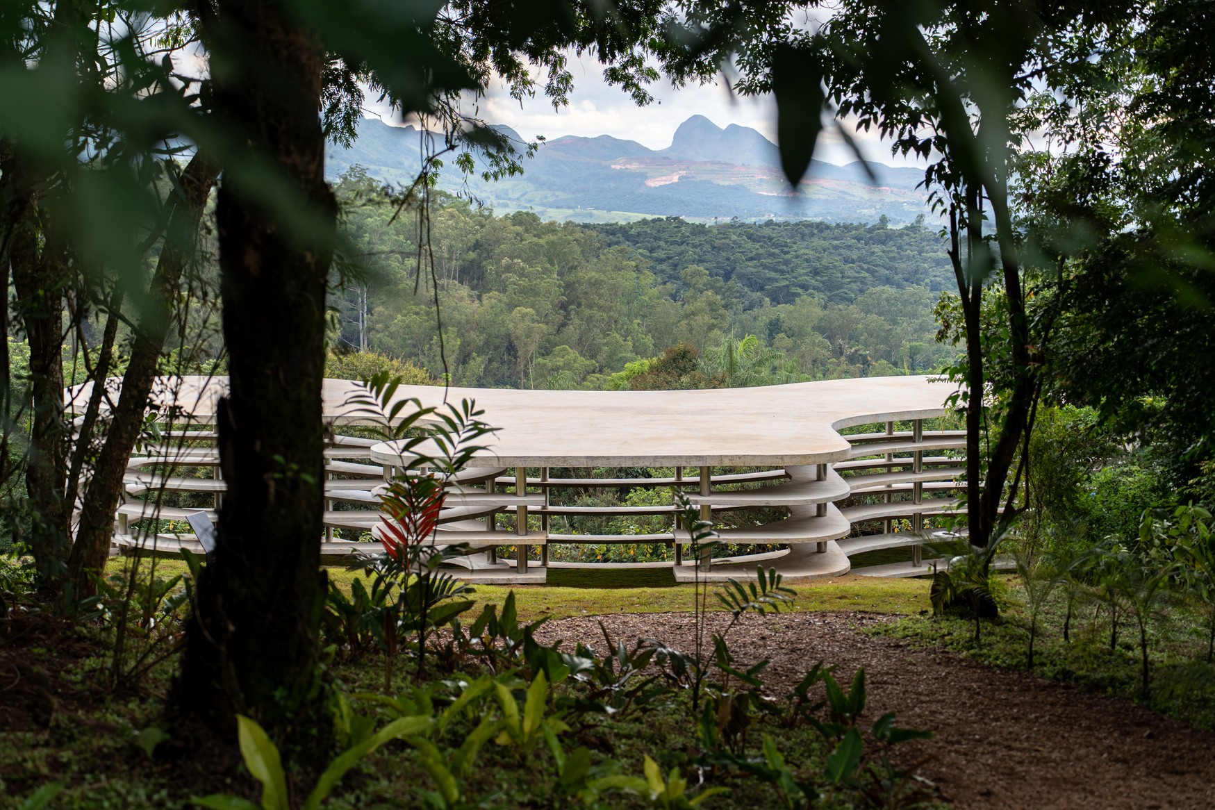Inhotim: A Arte e a Natureza se Encontram em Nova Exposição