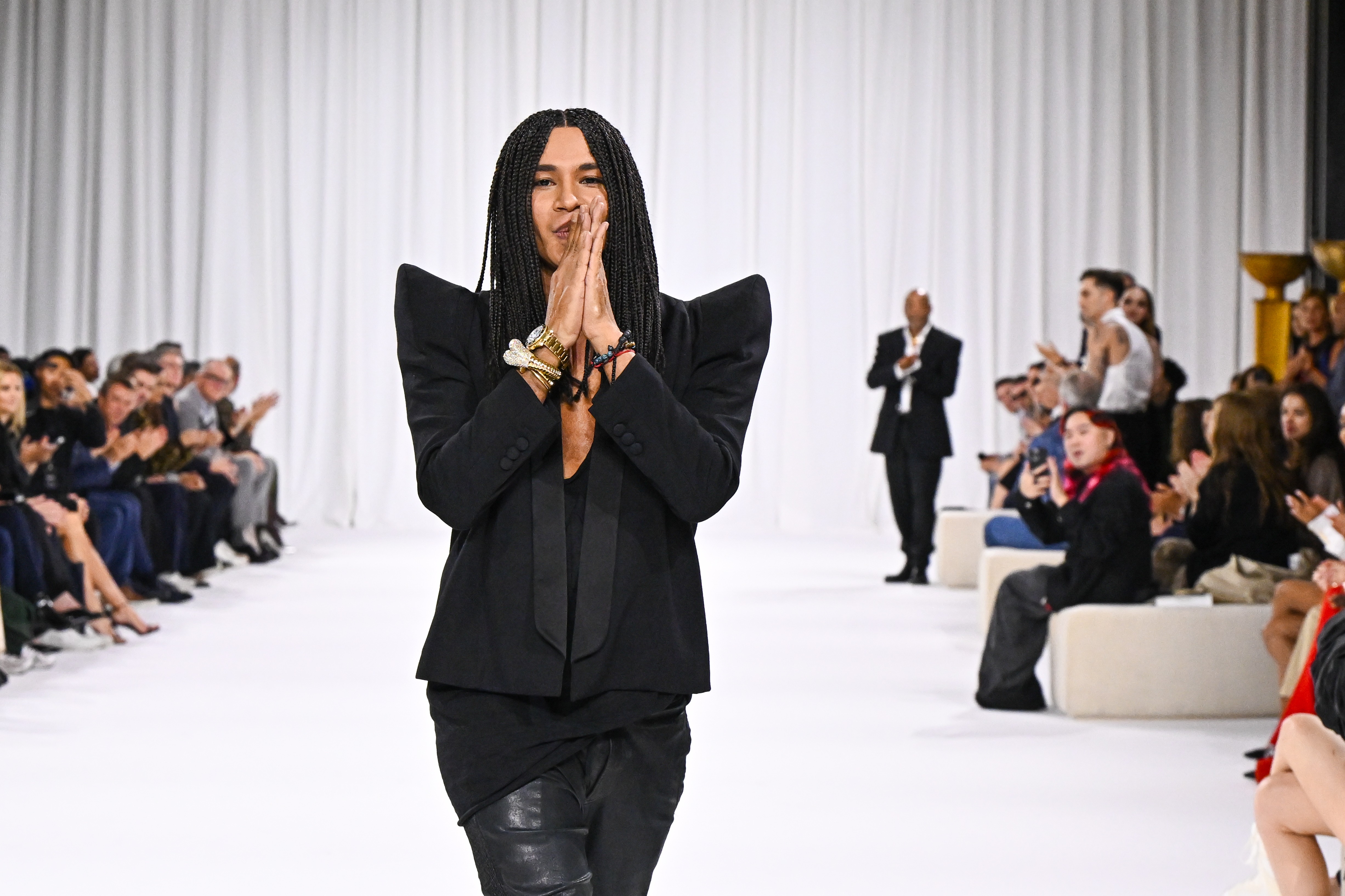 Família de Olivier Rousteing evacuada após incêndio na Gironda
