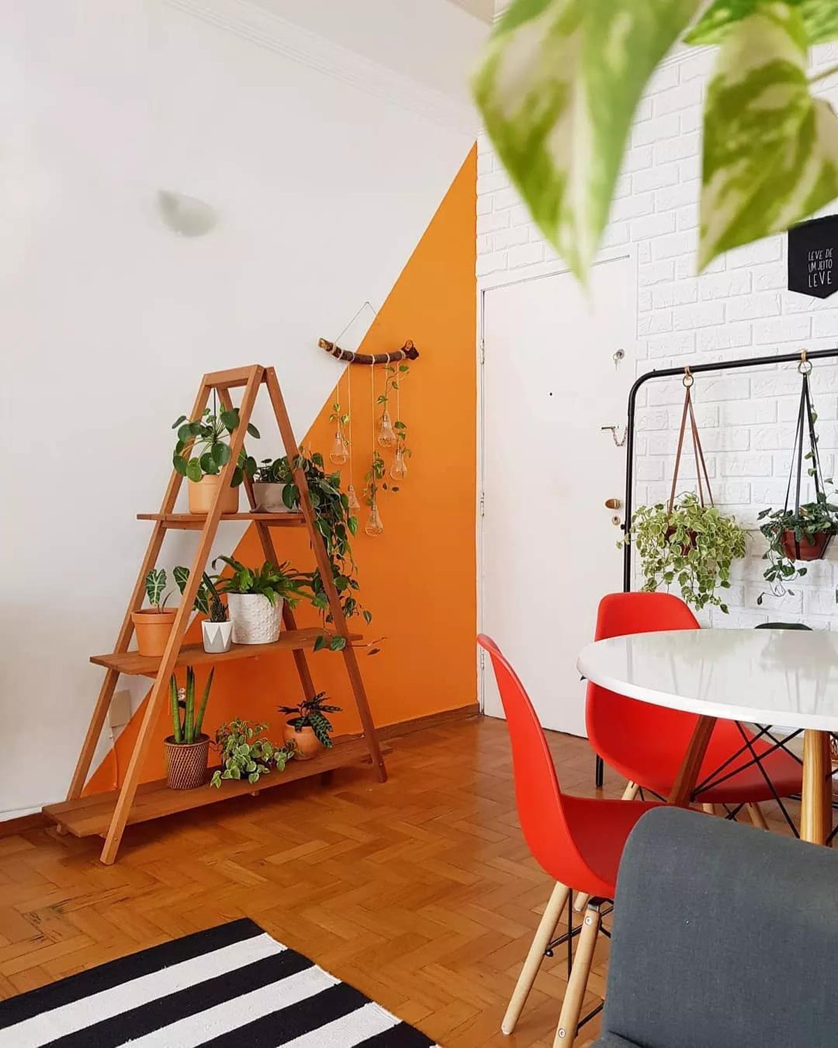 A Arte da Geometria em Casa: Dicas para uma Parede Sem Erros