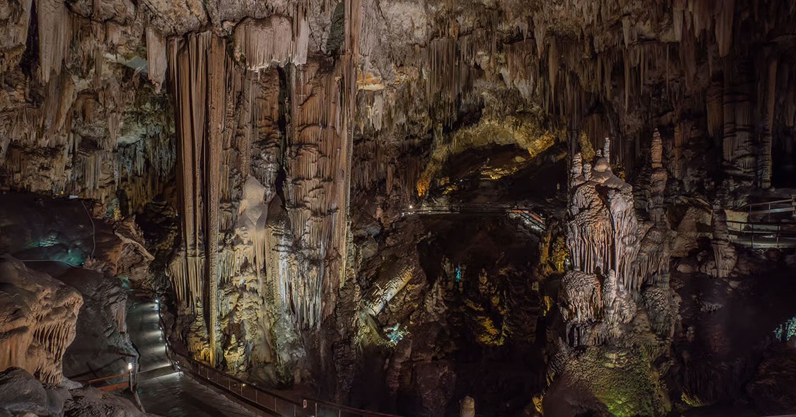 Caverna de Nerja: mergulho na história subterrânea da Andaluzia