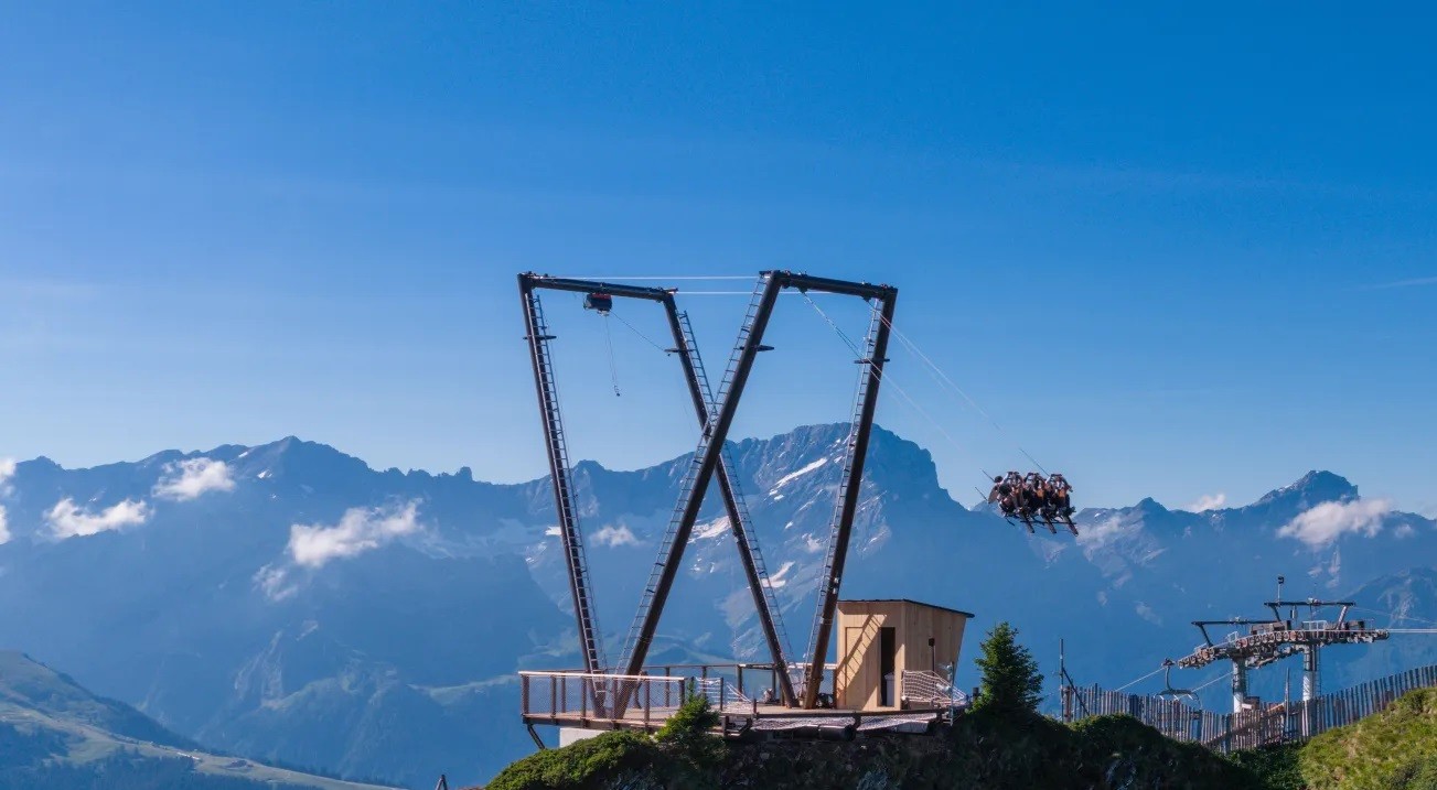 Atração nas Alturas: A Suíça Inaugura um Balanço Gigante nos Alpes