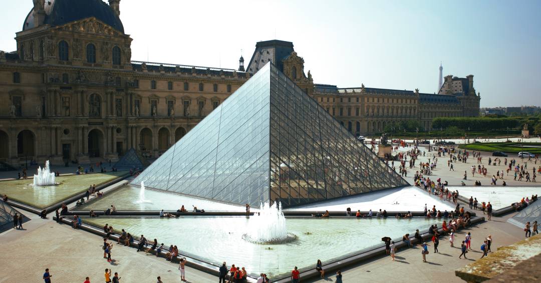 A Mona Lisa: Uma Nova Sala no Museu do Louvre