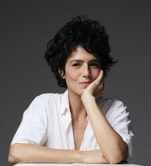Luisa Lima: A Arte de Contar Histórias e Carregar Universos