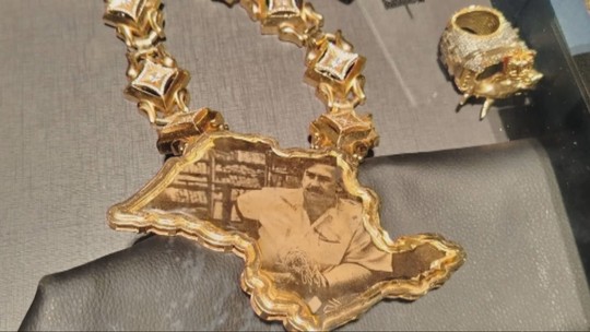 PF acha na casa de Ryan colar com mapa de SP e imagem de Pablo Escobar