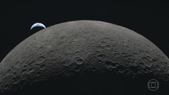 Anitta é vista com novo affair em Ibiza e fãs enlouquecem