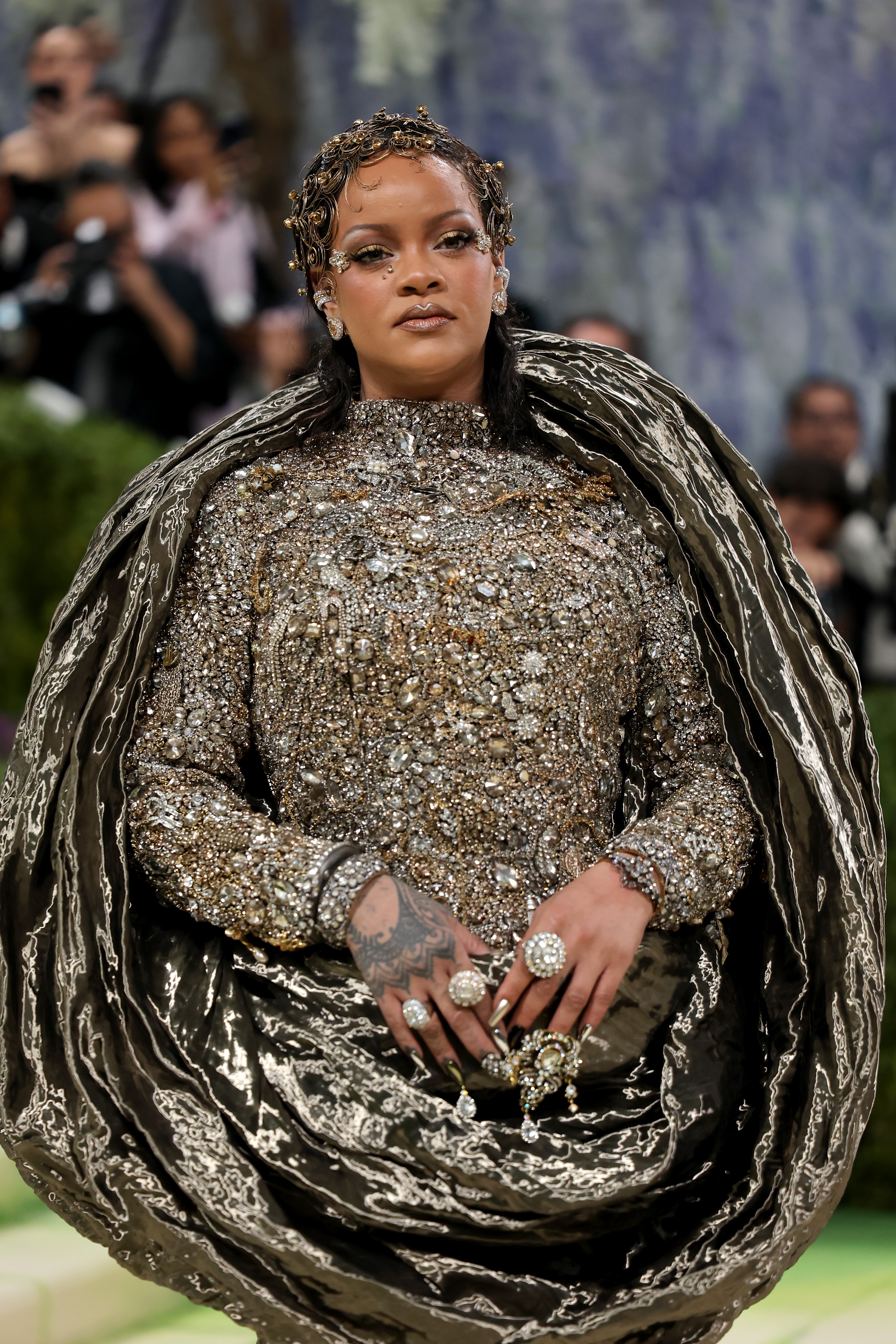 Rihanna e o Brilho Metálico do Met Gala 2026: Arte em Forma de Moda