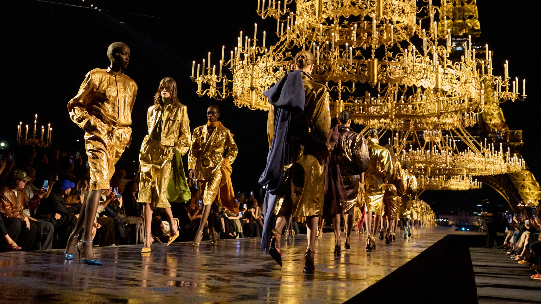 Saint Laurent em Paris: o que o verão 2027 revela sobre o futuro da elegância