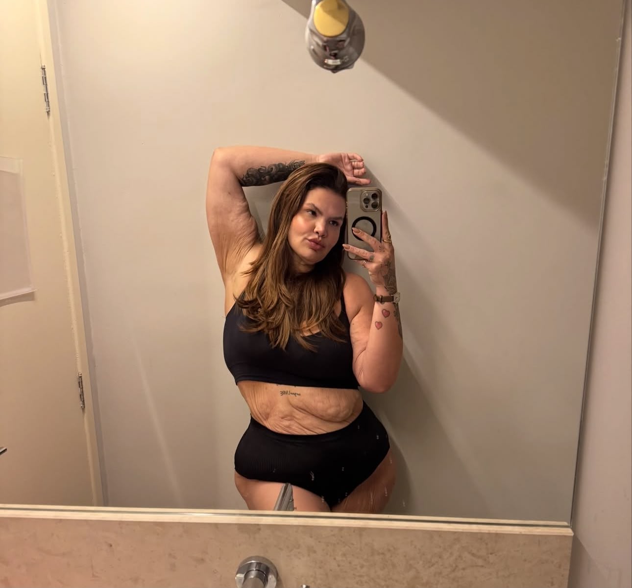 Intimidade em foco: o poder das selfies de lingerie na era digital